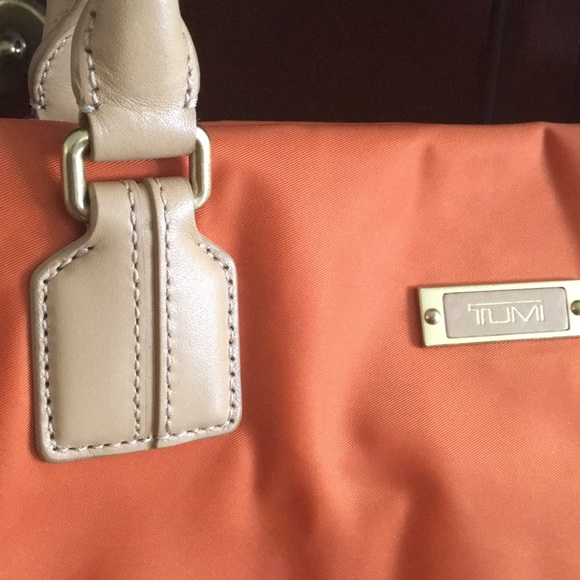 TOTE GM LARGE TUMI - Picture 2 of 8